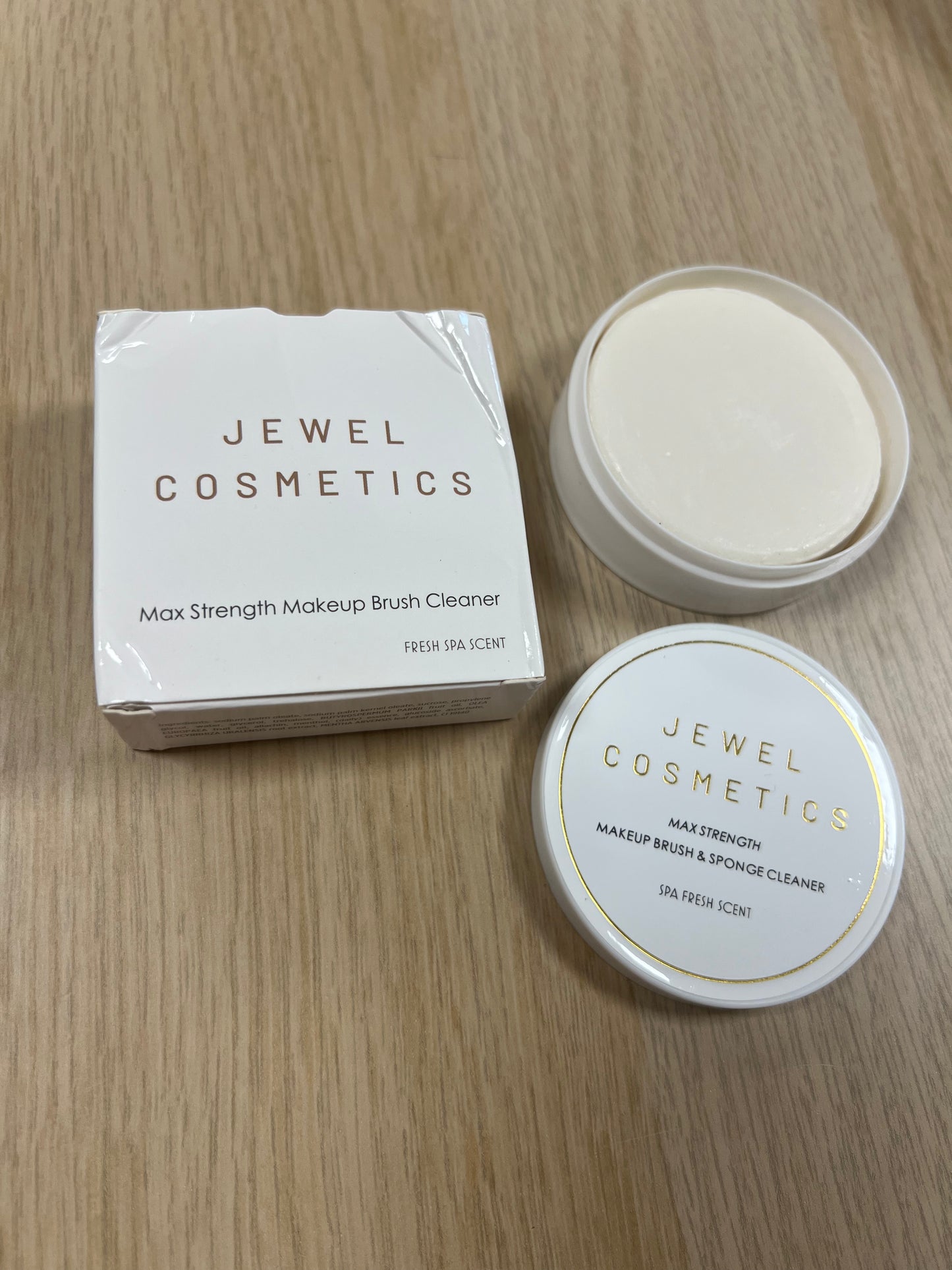 Max Strength Makeup Brush Cleaner *Damage to outer box*